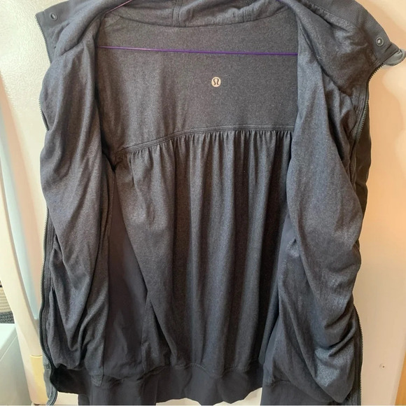 Lululemon Reversible Jacket  8 - Picture 3 of 9